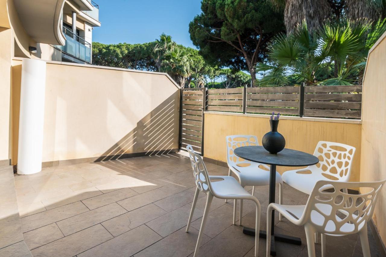 Aparthotel Las Palmeras Castelldefels Exterior foto