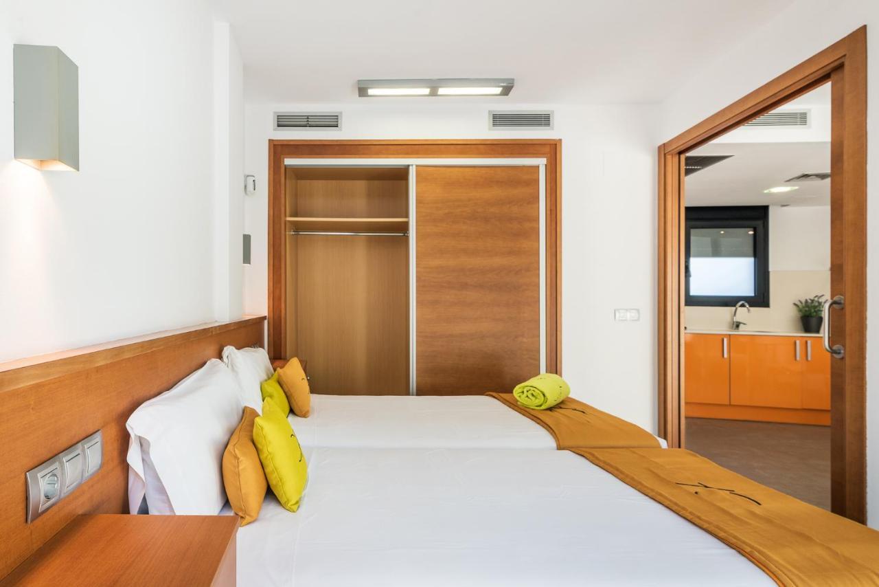 Aparthotel Las Palmeras Castelldefels Exterior foto